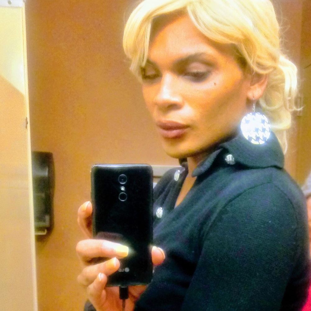 Meet your Posher, Kera